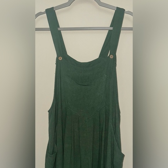 Women’s Pleated Overall/Jumpsuit - Size L - Picture 3 of 5